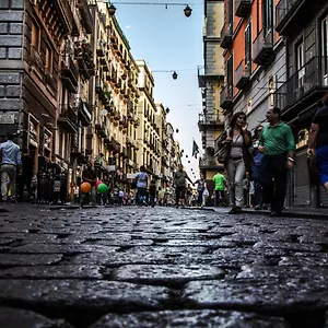 Latt E Liett , Napels Italië